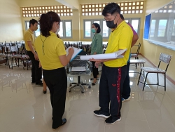 20220913035447.jpg - คุณ.นภาพร (โยธา จ. เชียงใหม่) พร้อมรองฯ คณะครูฯ ตรวจงานก่อสร้างอาคารเรียน | https://ssl.ac.th