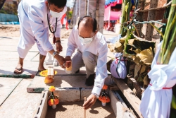 20210922091004.jpg - พิธียกเสาเอกและบวงสรวงสิ่งศักดิ์สิทธิ์การก่อสร้างอาคารเรียนแบบ318ล/55-ข เขตแผ่นดินไหว | https://ssl.ac.th