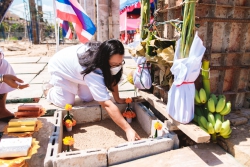 20210922091011.jpg - พิธียกเสาเอกและบวงสรวงสิ่งศักดิ์สิทธิ์การก่อสร้างอาคารเรียนแบบ318ล/55-ข เขตแผ่นดินไหว | https://ssl.ac.th