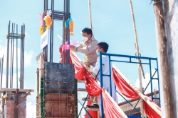 20210922091018.jpg - พิธียกเสาเอกและบวงสรวงสิ่งศักดิ์สิทธิ์การก่อสร้างอาคารเรียนแบบ318ล/55-ข เขตแผ่นดินไหว | https://ssl.ac.th
