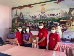 20221125102845.jpg - ทีมบริหารและตัวแทนคณะครูฯ ส่งครูย้ายไปรร. หนองโค้ง และ รร. สันพระเนตร | https://ssl.ac.th