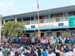 20221229030606.jpg - ผอ.ประพันธ์ ทองหนัก ชื่นชมฯให้กำลังนักเรียนที่เป็นตัวแทนฯ ไปแข่งขันศิลปหัตถกรรม ครั้งที่ 70  | https://ssl.ac.th