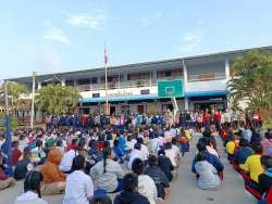 20221229030608.jpg - ผอ.ประพันธ์ ทองหนัก ชื่นชมฯให้กำลังนักเรียนที่เป็นตัวแทนฯ ไปแข่งขันศิลปหัตถกรรม ครั้งที่ 70  | https://ssl.ac.th