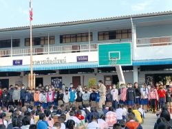 20221229030610.jpg - ผอ.ประพันธ์ ทองหนัก ชื่นชมฯให้กำลังนักเรียนที่เป็นตัวแทนฯ ไปแข่งขันศิลปหัตถกรรม ครั้งที่ 70  | https://ssl.ac.th