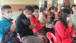 20230105101944.jpg - คณะครูโรงเรียนสันทรายหลวง สวัสดีปีใหม่ ท่านผอ.ประพันธ์ ทองหนัก และรองฯทั้ง2ท่าน | https://ssl.ac.th