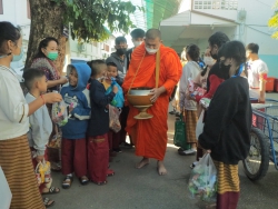 20230117061433.jpg - กิจกรรมทำบุญตักบาตร พระ 9 รูป ในงานวันเด็กแห่งชาติและงานสวัสดีปีใหม่  | https://ssl.ac.th