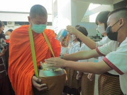 20230117061439.jpg - กิจกรรมทำบุญตักบาตร พระ 9 รูป ในงานวันเด็กแห่งชาติและงานสวัสดีปีใหม่  | https://ssl.ac.th