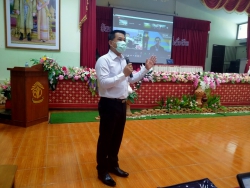 20211014024344.jpg - ผู้บริหาร ข้าราชการครูและบุคลากรทางการศึกษาโรงเรียนสันทรายหลวง  เข้าร่วมประชุมชี้แจงเรื่องเกณฑ์ ว PA ผ่าน ZOOM | https://ssl.ac.th