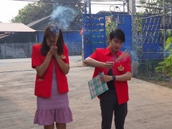 20230424050929.jpg - ไหว้เจ้าที่โรงเรียน เนื่องในงานพิธีทำบุญอาคาร 100 ปีสันทรายหลวง | https://ssl.ac.th