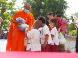 20230612090510.jpg - กิจกรรมวันวิสาขบูชาทำบุญวันสำคัญทางพระพุทธศาสนาของน้องอนุบาล | https://ssl.ac.th