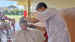20230629044825(1).jpg - ขอขอบคุณภาคีเครือข่ายจากวิทยาลัยสารพัดช่างเชียงใหม่ มาให้บริการตัดผมนักเรียน | https://ssl.ac.th