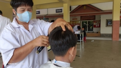 20230629044828.jpg - ขอขอบคุณภาคีเครือข่ายจากวิทยาลัยสารพัดช่างเชียงใหม่ มาให้บริการตัดผมนักเรียน | https://ssl.ac.th