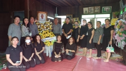 20230629045614.jpg - ตัวแทนคณะครูร่วมวางหรีดเคารพศพ พ่อแก้ว เมืองปิง พ่อของผอ.ทักษิน เมืองปิง | https://ssl.ac.th
