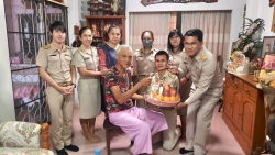 20230711111940.jpg - ตัวแทนทีมบริหารและคณะครูบุคลากรทางการศึกษาเยี่ยมไข้ให้กำลังใจครอบครัวคุณครูสุพิน | https://ssl.ac.th