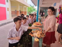 20230801085442(1).jpg - ขอขอบคุณมูลนิธิสโกลาร์ส ออฟ ซัสทีแนนซ์มอบ ขนม.ผัก ให้กับนักเรียน | https://ssl.ac.th