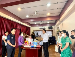 20230831005435.jpg - นายอำเภอสันทรายติดตาม และมอบถุงยังชีพให้นักเรียนที่ได้รับทุนจากมูลนิธิร่วมจิตต์น้อมเกล้า | https://ssl.ac.th