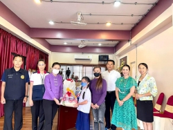 20230831005437.jpg - นายอำเภอสันทรายติดตาม และมอบถุงยังชีพให้นักเรียนที่ได้รับทุนจากมูลนิธิร่วมจิตต์น้อมเกล้า | https://ssl.ac.th