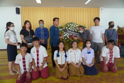 20230906041438.jpg - ร่วมวางพวงหรีดแสดงความเสียใจกับการเสียชีวิตของคุณแม่ของ ด.ช.ภานุวัฒน์ ทองยู นักเรียนชั้นม.2/2 | https://ssl.ac.th