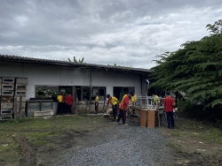 20230921040621(1).jpg - นักเรียนชั้นมัธยมร่วมพัฒนาสถานที่แผนกอนุบาลเพื่อเตรียมรับการประเมินโรงเรียนพระราชทาน | https://ssl.ac.th