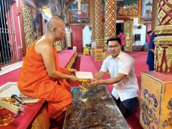 20231002080139.jpg - ผอ.ประพันธ์ ทองหนัก ร่วมทำบุญทอดผ้าป่าวัดข้าวแท่นน้อย | https://ssl.ac.th
