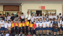 20231116050546(1).jpg - ผอ.ประพันธ์  ทองหนักพบปะนักเรียนหน้าเสาธงส่งกำลังใจให้นักเรียนที่เป็นตัวแทน รร. เข้าร่วมแข่งขันฯ ระดับ.. เขต | https://ssl.ac.th