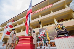 20231124071728.jpg - ผู้กำกับลูกเสือ ลูกเสือและเนตรนารีโรงเรียนสันทรายหลวง ร่วมถวายราชสดุดีรัชกาลที่ 6 เนื่องในวันวันพระมหาธีราชเจ้า | https://ssl.ac.th