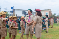 20231124071733(5).jpg - ผู้กำกับลูกเสือ ลูกเสือและเนตรนารีโรงเรียนสันทรายหลวง ร่วมถวายราชสดุดีรัชกาลที่ 6 เนื่องในวันวันพระมหาธีราชเจ้า | https://ssl.ac.th