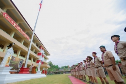 20231124071737(5).jpg - ผู้กำกับลูกเสือ ลูกเสือและเนตรนารีโรงเรียนสันทรายหลวง ร่วมถวายราชสดุดีรัชกาลที่ 6 เนื่องในวันวันพระมหาธีราชเจ้า | https://ssl.ac.th