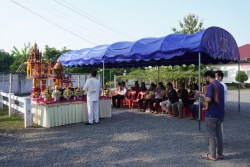 20231209120005.jpg -  พิธีขึ้นศาลพระภูมิเจ้าที่ใหม่ ที่โรงเรียนสันทรายหลวง แผนกอนุบาล | https://ssl.ac.th