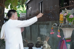 20231209120032.jpg -  พิธีขึ้นศาลพระภูมิเจ้าที่ใหม่ ที่โรงเรียนสันทรายหลวง แผนกอนุบาล | https://ssl.ac.th