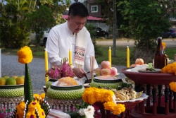 20231209120127.jpg -  พิธีขึ้นศาลพระภูมิเจ้าที่ใหม่ ที่โรงเรียนสันทรายหลวง แผนกอนุบาล | https://ssl.ac.th