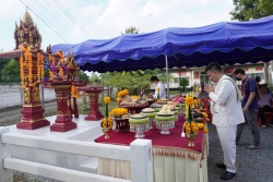 20231209120146.jpg -  พิธีขึ้นศาลพระภูมิเจ้าที่ใหม่ ที่โรงเรียนสันทรายหลวง แผนกอนุบาล | https://ssl.ac.th