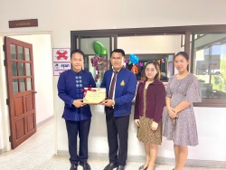 20240104025111.jpg - ผอ.ประพันธ์ ทองหนัก พร้อมด้วยรองฯ สุภาภรณ์ สุตา และตัวแทนครู ไปสวัสดีปีใหม่ ผู้ให้การสนับสนุนช่วยเหลือโรงเรียนสันทรายหลวง | https://ssl.ac.th