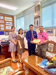 20240104025114.jpg - ผอ.ประพันธ์ ทองหนัก พร้อมด้วยรองฯ สุภาภรณ์ สุตา และตัวแทนครู ไปสวัสดีปีใหม่ ผู้ให้การสนับสนุนช่วยเหลือโรงเรียนสันทรายหลวง | https://ssl.ac.th