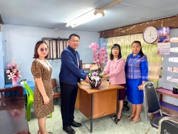 20240104025120.jpg - ผอ.ประพันธ์ ทองหนัก พร้อมด้วยรองฯ สุภาภรณ์ สุตา และตัวแทนครู ไปสวัสดีปีใหม่ ผู้ให้การสนับสนุนช่วยเหลือโรงเรียนสันทรายหลวง | https://ssl.ac.th