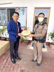 20240108032349.jpg - สวัสดีปีใหม่ 2567 ท่านผอ.เขตฯและท่านรองฯ | https://ssl.ac.th