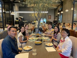 20211127014038(3).jpg - นพ. วีรพรรณ อินต๊ะศรี และคุณแม่ผ่องพรรณ อินต๊ะศรี (คุณแม่ นพ.) มอบเงิน 20,000 บาท เพื่อพัฒนาโรงเรียน | https://ssl.ac.th