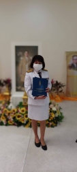 20211208091607.jpg - คุณครูสุวิมล จันทร์ปิง ครูบรรณารักษ์ รับมอบหนังสือ​พระราชทาน​ สารานุกรม​ไทย​สำหรับ​เยาวชน | https://ssl.ac.th