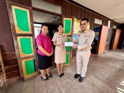 20240303015318(5).jpg - ผอ.ประพันธ์ ทองหนัก มอบหนังสือขอบคุณหน่วยงานต่างๆ ที่สนับสนุนการประเมินโรงเรียนพระราชทาน | https://ssl.ac.th