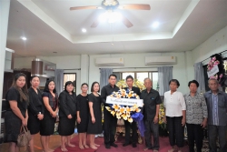 20240315071252.jpg - ผู้บริหารและตัวแทนคณะครูร่วมวางหรีดเคารพศพแสดงความเสียใจต่อการจากไปของคุณครูยุพา มหาวรรณ | https://ssl.ac.th