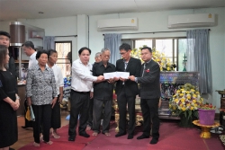 20240315071300.jpg - ผู้บริหารและตัวแทนคณะครูร่วมวางหรีดเคารพศพแสดงความเสียใจต่อการจากไปของคุณครูยุพา มหาวรรณ | https://ssl.ac.th
