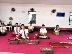 20240330090752.jpg - วงดนตรีพื้นฐานเมืองสันทรายหลวงร่วมแสดงฯ ( วันดา ) งานฉลองพัดยศ  ท่านพระครูฯ สันติสุวรรณโชติ เจ้าอาวาสวัดข้าวแท่นน้อย  | https://ssl.ac.th
