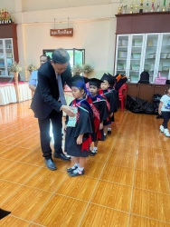 20240408032816.jpg - โรงเรียนสันทรายหลวงให้บริการแก่โรงเรียนอนุบาลวรสินป์ในพิธีมอบใบประกาศนียบัตรของนักเรียนชี้นอนุบาล 3 | https://ssl.ac.th