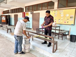 20240419023803.jpg - ท่านผอ.ประพันธ์ ทองหนัก ตรวจติดตามงานทาสีอาคารเรียนใหม่ | https://ssl.ac.th