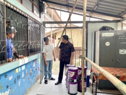 20240419023804.jpg - ท่านผอ.ประพันธ์ ทองหนัก ตรวจติดตามงานทาสีอาคารเรียนใหม่ | https://ssl.ac.th
