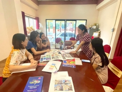 20240421042308.jpg - ทีมบริหารและตัวแทนครูร่วมกันพิจารณาเลือกสีสำหรับทาภายในภายนอกอาคารเรียน | https://ssl.ac.th