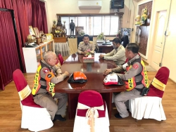 20240602110642.jpg - ผอ.ประพันธ์ ทองหนัก ประชุมหารือร่วมกับบุคลากรด้านงานจราจร งานอาหารเสริมนมและงานสุขอนามัยด้านอาหารกลางวันของเด็ก | https://ssl.ac.th