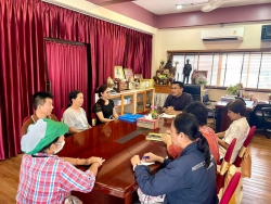 20240602110644.jpg - ผอ.ประพันธ์ ทองหนัก ประชุมหารือร่วมกับบุคลากรด้านงานจราจร งานอาหารเสริมนมและงานสุขอนามัยด้านอาหารกลางวันของเด็ก | https://ssl.ac.th