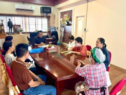 20240602110645.jpg - ผอ.ประพันธ์ ทองหนัก ประชุมหารือร่วมกับบุคลากรด้านงานจราจร งานอาหารเสริมนมและงานสุขอนามัยด้านอาหารกลางวันของเด็ก | https://ssl.ac.th