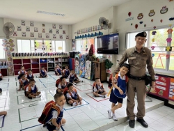 20240630050601.jpg - ขอขอบพระคุณ คุณตำรวจ สภ.สันทราย ที่แวะมาดูแลความปลอดภัยให้กับเด็กๆ | https://ssl.ac.th